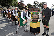 Anstich der Wiesnbiere: #unserHerzfürDieWiesn {©Fotos: sampics Photographie)